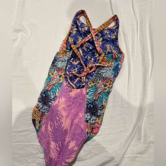 Reversible lace up back Maaji bathing suit size 14 or 16 tag removed - Picture 3 of 3